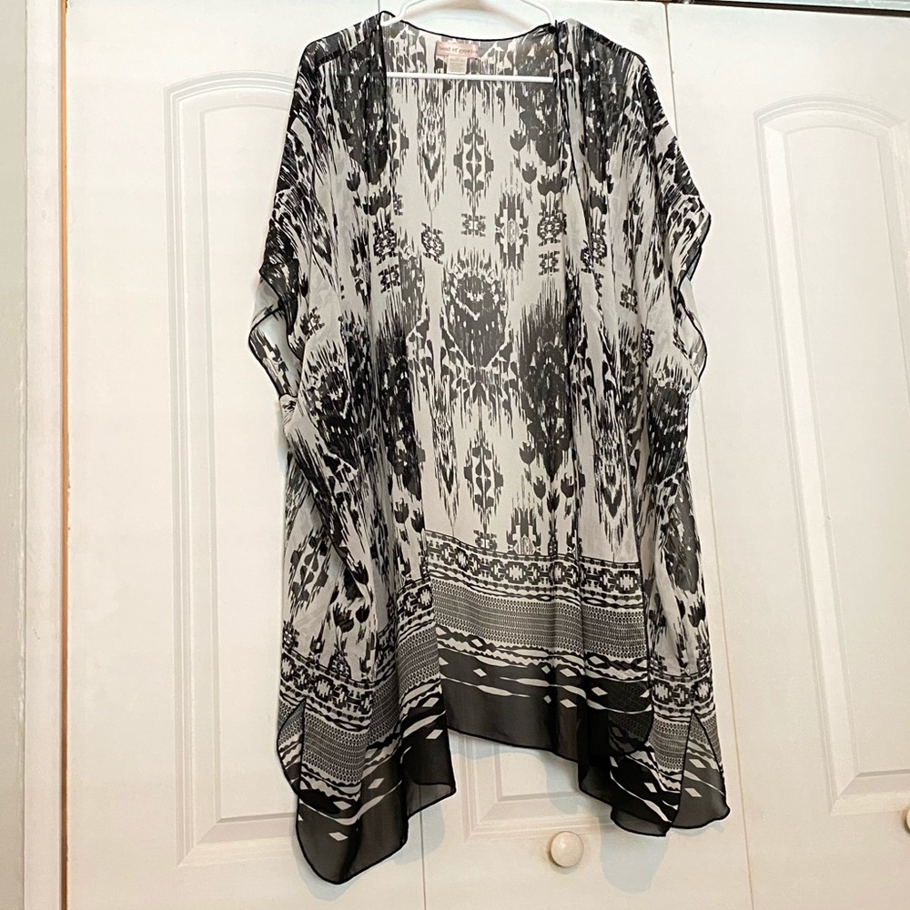 Black and White Kimono Shall